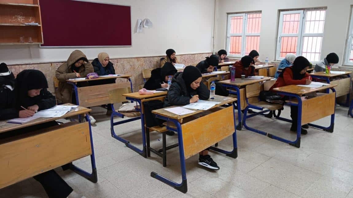 Okulumuzda Yarıyıl Kampına Katılan Öğrencilerimize Deneme Sınavı Yapıldı